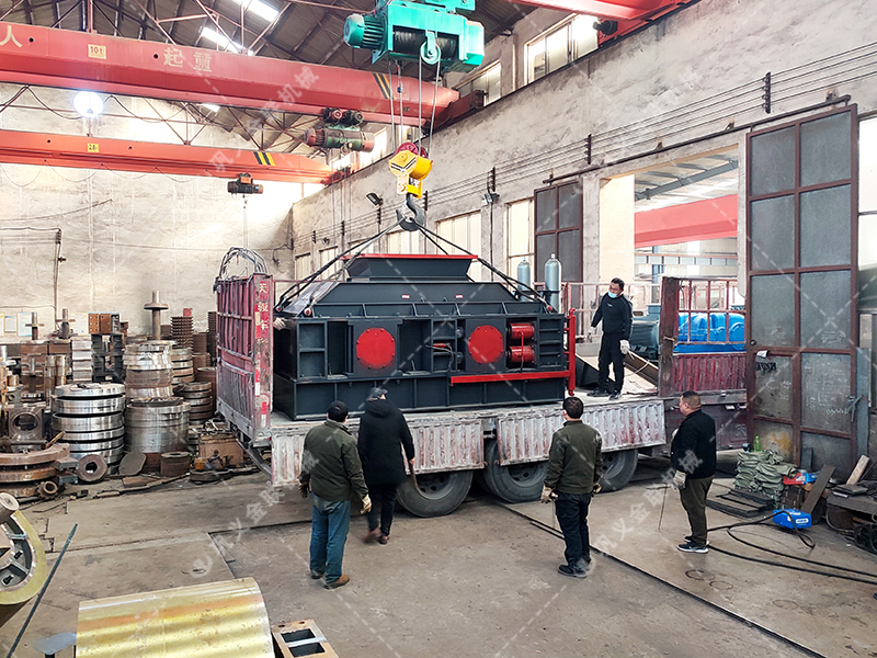 2PGY1500x1000型液壓對(duì)輥破碎機(jī)發(fā)往云南昆明 2PGY1500x1000型液壓對(duì)輥破碎機(jī)發(fā)往云南昆明