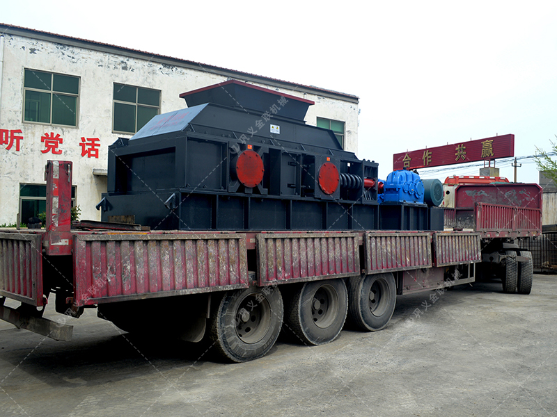 時(shí)產(chǎn)100噸瓜米石對(duì)輥制砂機(jī)多少錢(qián)? 時(shí)產(chǎn)100噸瓜米石對(duì)輥制砂機(jī)多少錢(qián)?