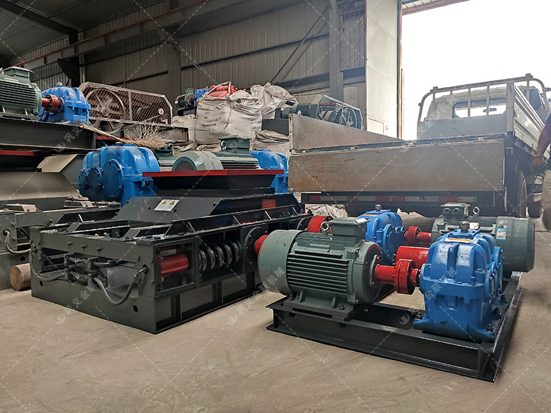 2PGC900X900大型雙齒輥破碎機發往內蒙古赤峰破碎煤