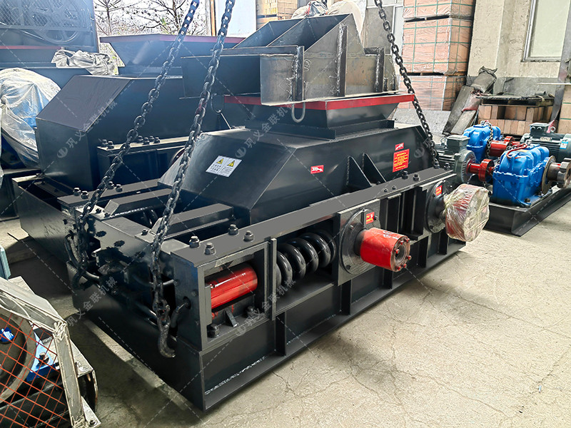 2PG800x600對輥破碎機(jī)發(fā)往貴州貴陽破碎鵝卵石