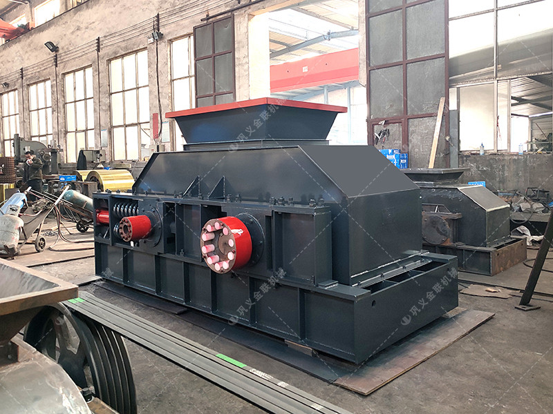 1208型直連式半自動對輥制砂機發(fā)貨