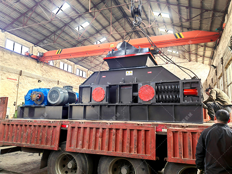 1208型直連式半自動對輥制砂機發(fā)貨