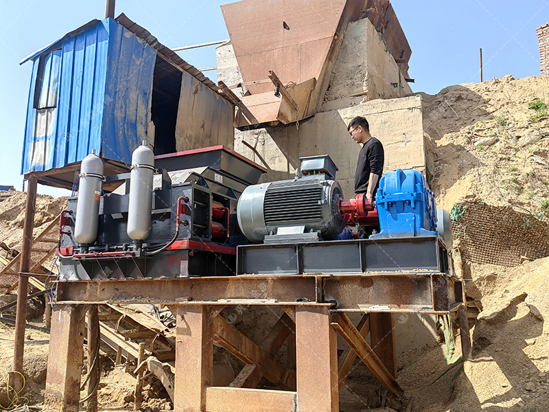 青石制砂難題多?對(duì)輥破碎機(jī)如何輕松應(yīng)對(duì)? 青石制砂難題多?對(duì)輥破碎機(jī)如何輕松應(yīng)對(duì)?