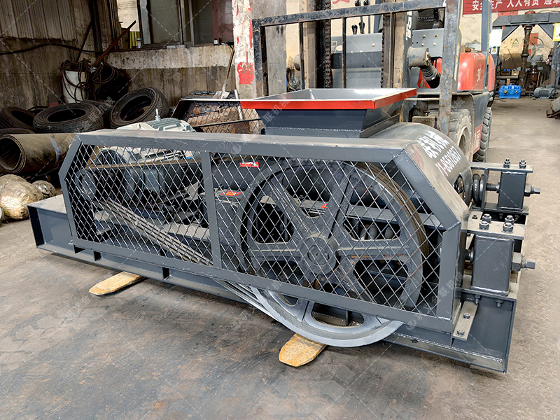 大塊煤矸石直接喂料會(huì)損壞設(shè)備?狼牙齒輥為何敢承諾'來者不拒'? 大塊煤矸石直接喂料會(huì)損壞設(shè)備?狼牙齒輥為何敢承諾'來者不拒'?